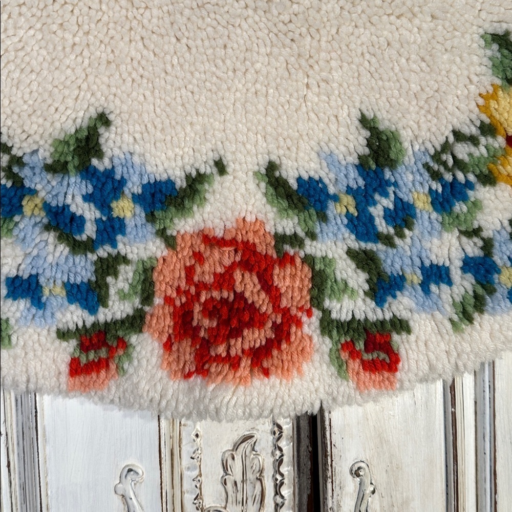 VINTAGE Floral Patterned Hand Hooked 1/2 Round  Rug - Picture 3 of 6